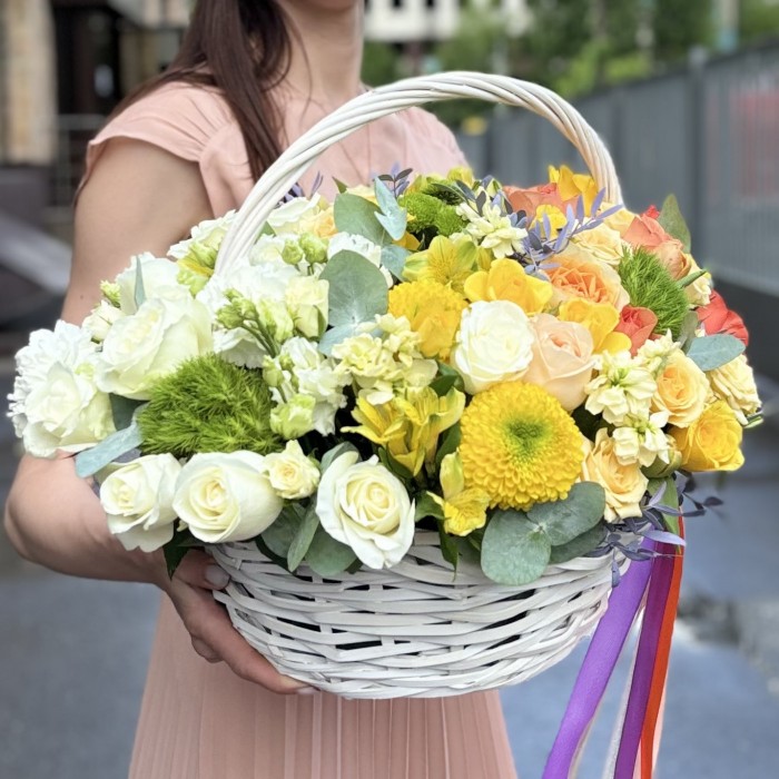 Сборная корзина бело-желтая MIX