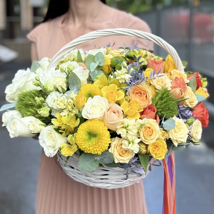 Сборная корзина бело-желтая MIX