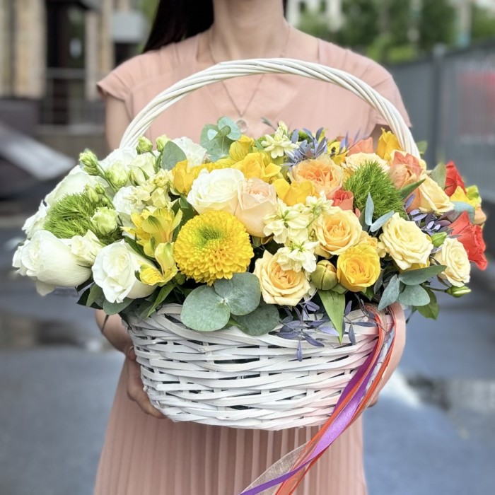 Сборная корзина бело-желтая MIX