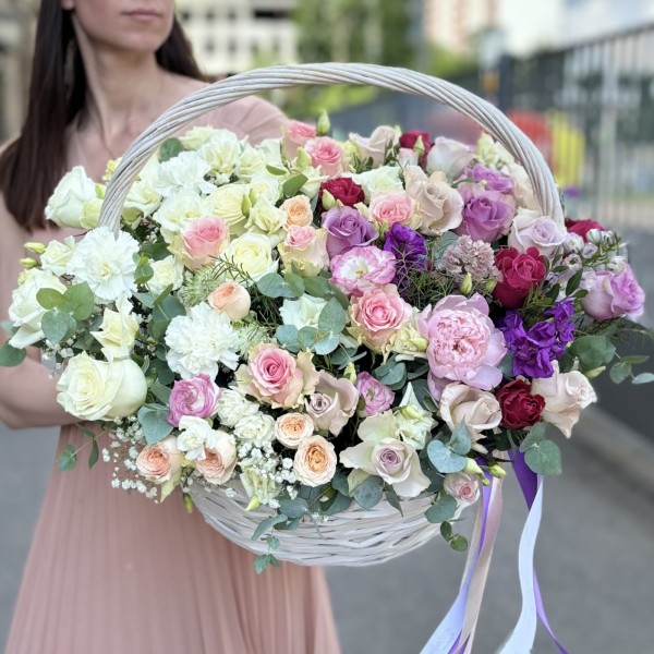 Сборная корзина с цветами Прохлада MIX