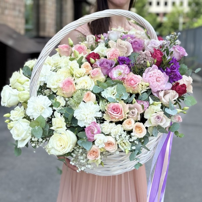 Сборная корзина с цветами Прохлада MIX