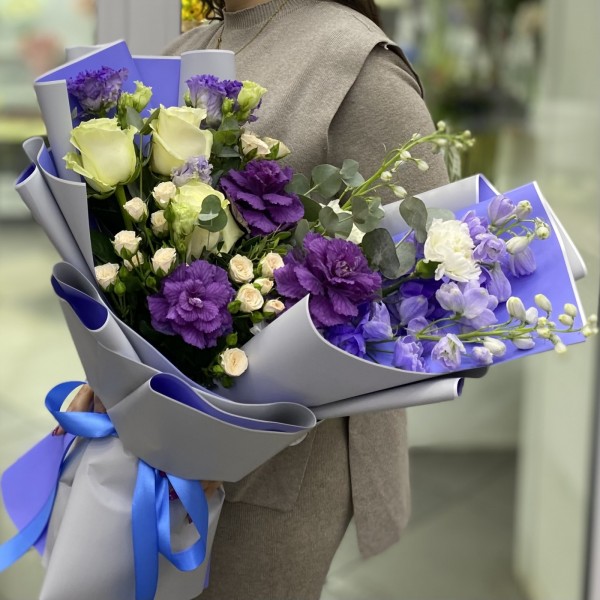 Букет с розами и гвоздикой Лавандовые Мечты