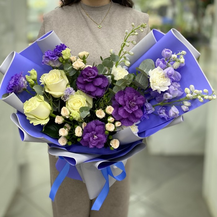 Букет с розами и гвоздикой Лавандовые Мечты