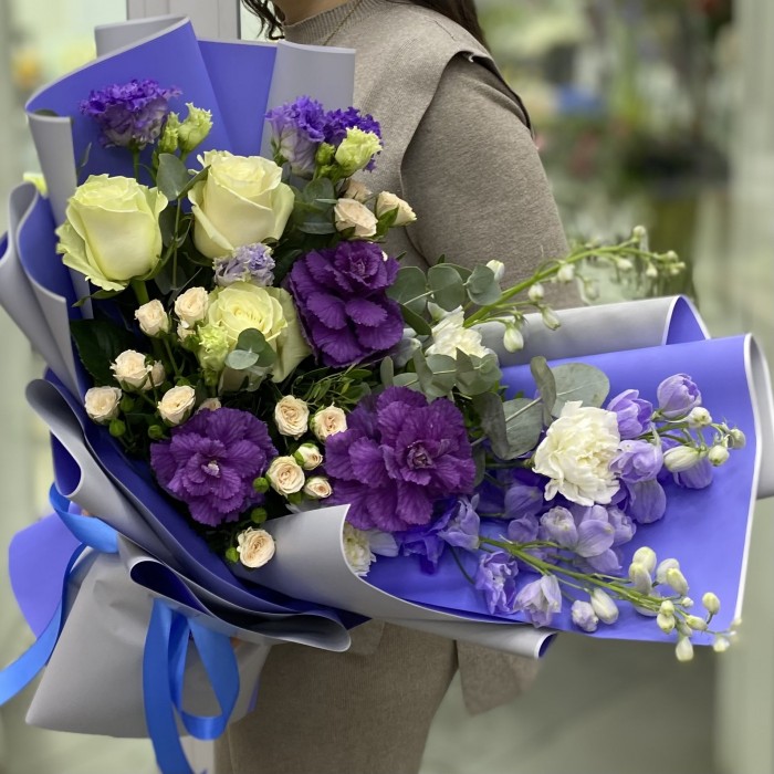 Букет с розами и гвоздикой Лавандовые Мечты