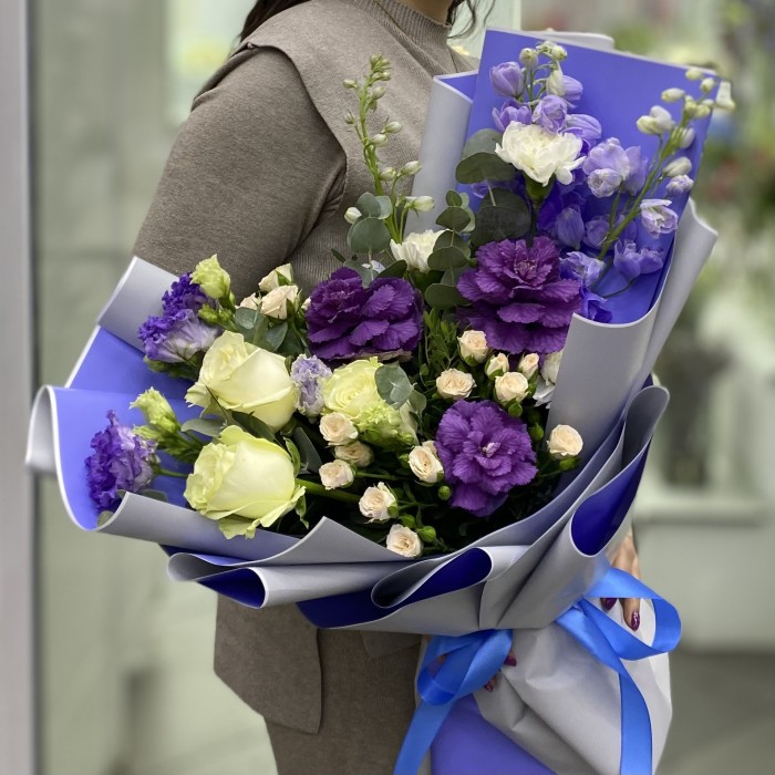 Букет с розами и гвоздикой Лавандовые Мечты