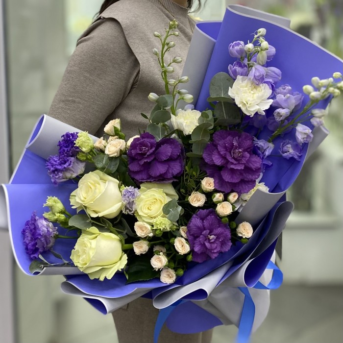 Букет с розами и гвоздикой Лавандовые Мечты