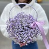Сиреневая гипсофила в плетенной корзине