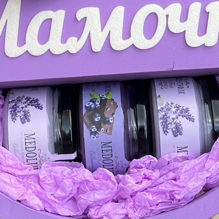 Сиреневая коробка Мамочке с лавандой и медом