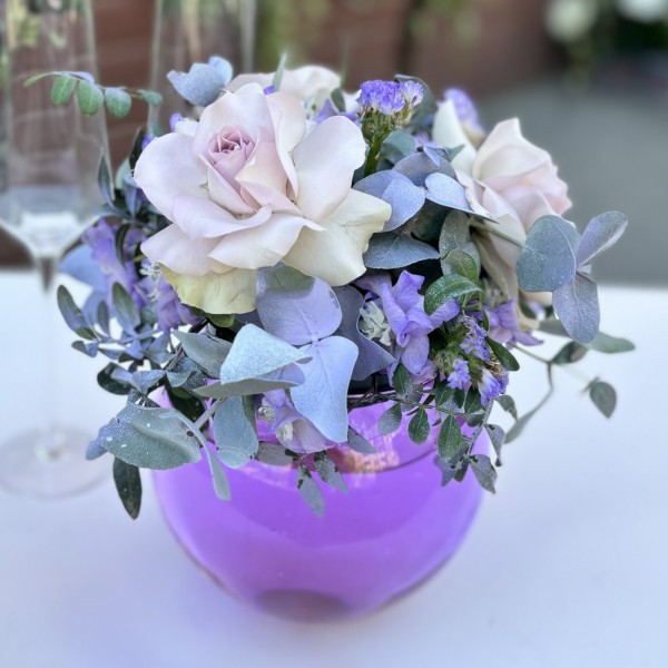 Сиреневая композиция в стеклянном шаре