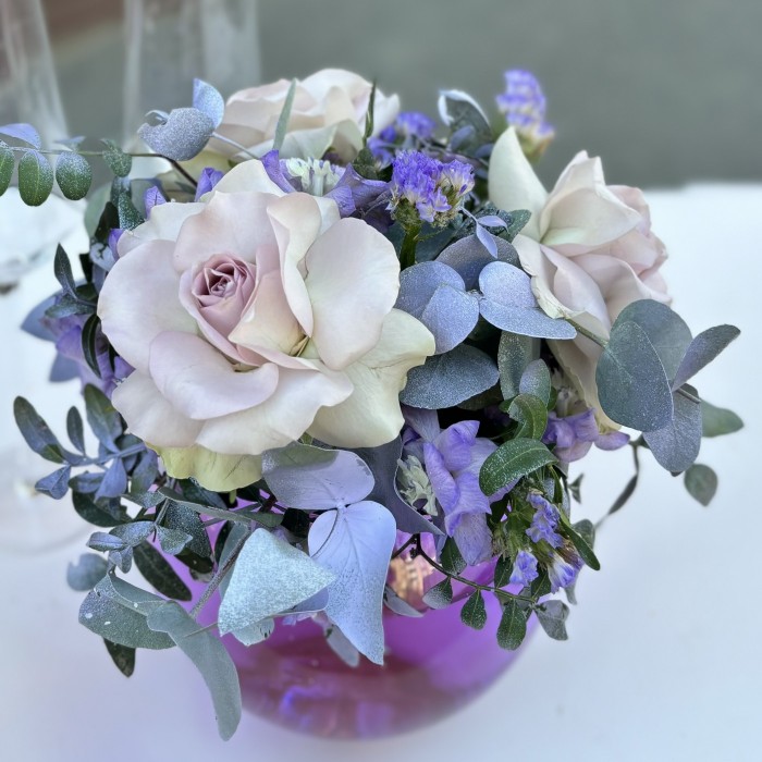 Сиреневая композиция в стеклянном шаре