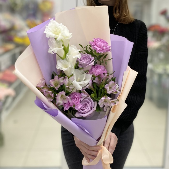 Сиреневый букет с альстромериями Лунный свет