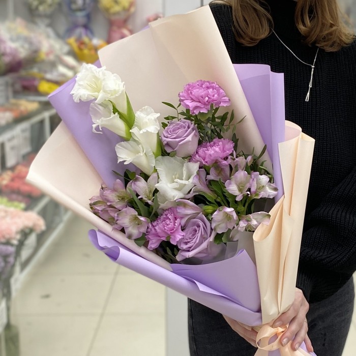 Сиреневый букет с альстромериями Лунный свет