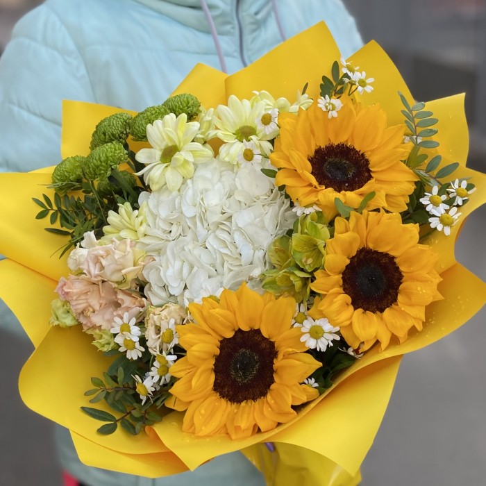 Солнечный букет с гортензией