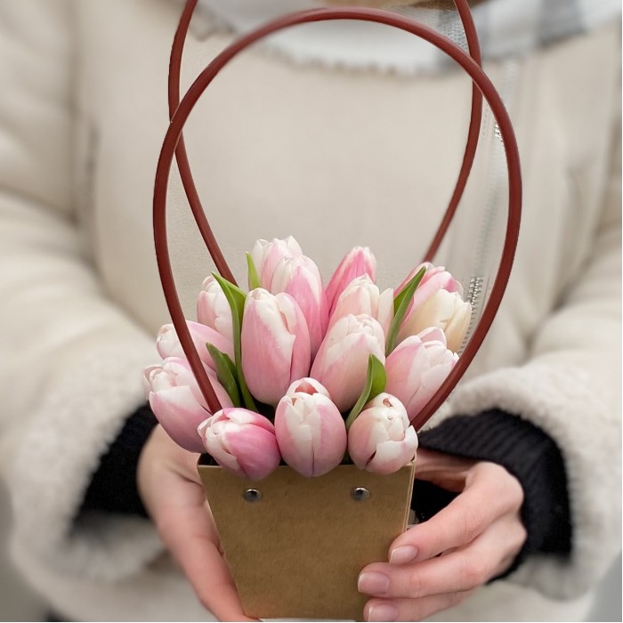 Тюльпан Бело-розовый в сумочке