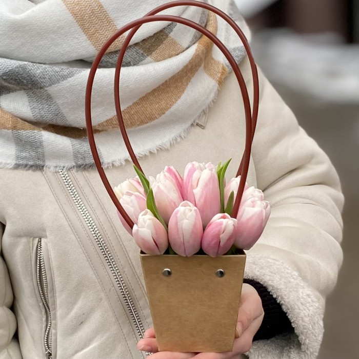Тюльпан Бело-розовый в сумочке