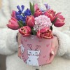 Тюльпаны с гиацинтами в коробке Котики