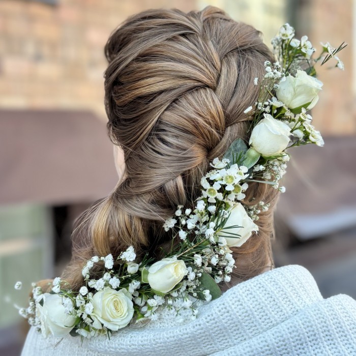 Украшение из цветов для прически с кустовой розой Сказочная Ночь