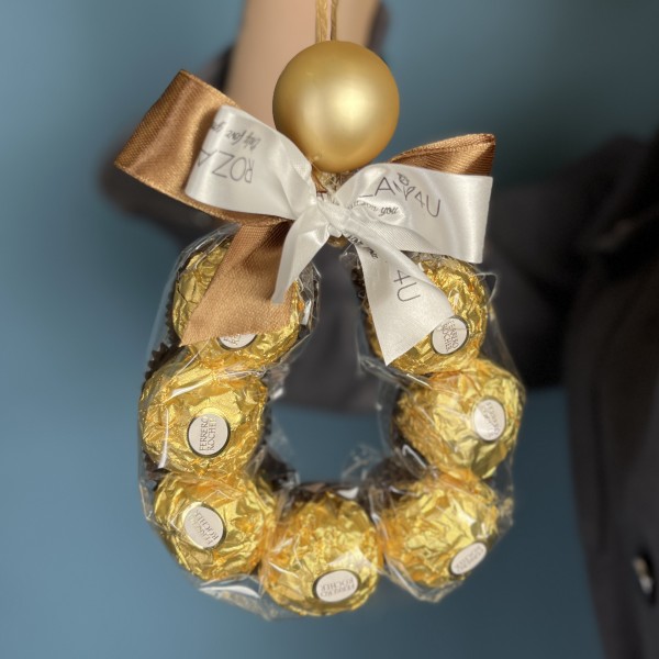 Венок из конфет