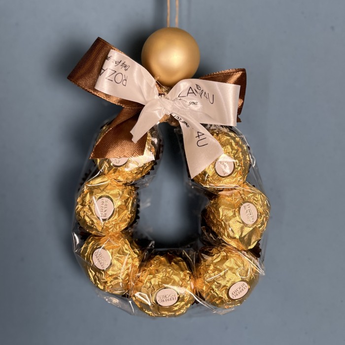 Венок из конфет