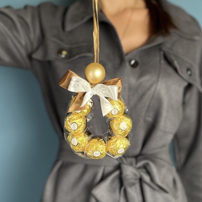 Венок из конфет