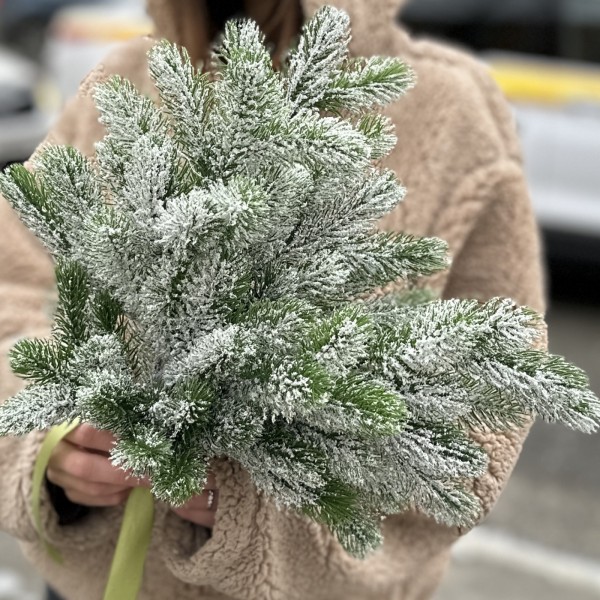 Ветки еловые искуственные со снегом
