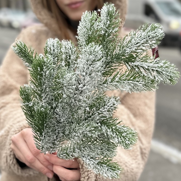 Ветки еловые искуственные со снегом