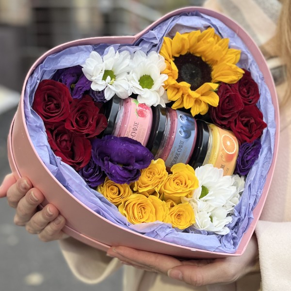 Яркая коробка Сердце с медом Любимой Маме