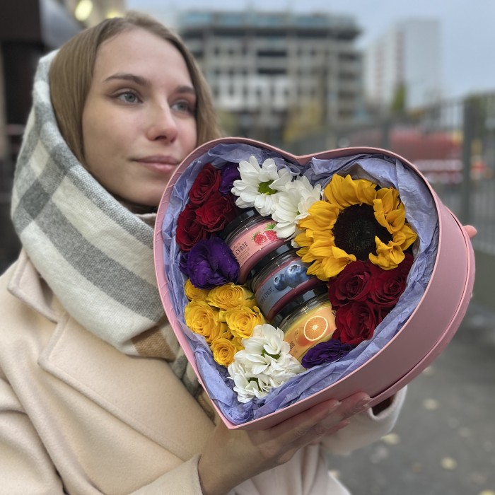 Яркая коробка Сердце с медом Любимой Маме