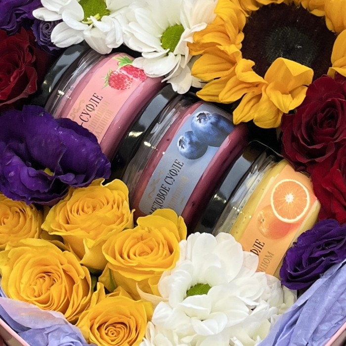 Яркая коробка Сердце с медом Любимой Маме