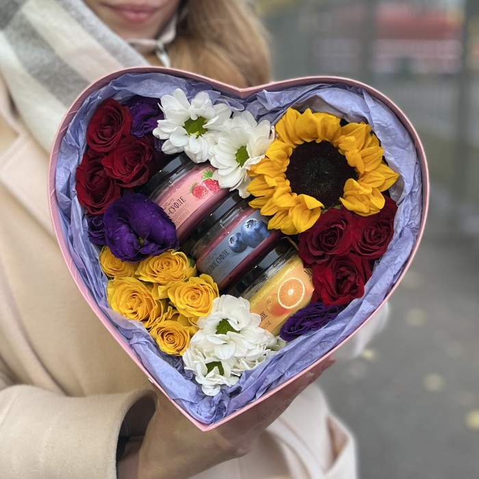 Яркая коробка Сердце с медом Любимой Маме