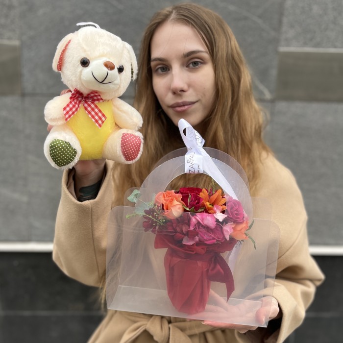 Мини-композиция в сумке яркий mix с мишкой