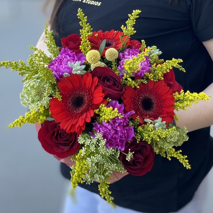 Яркая композиция в коробке Котики