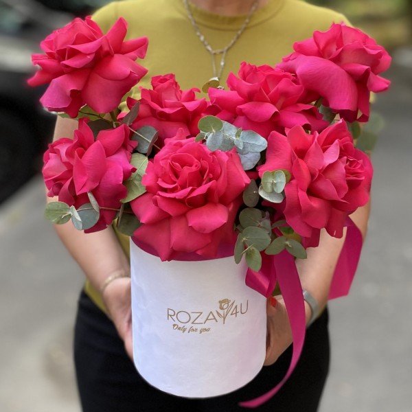 Яркие розы Пинк Флойд в круглой коробке