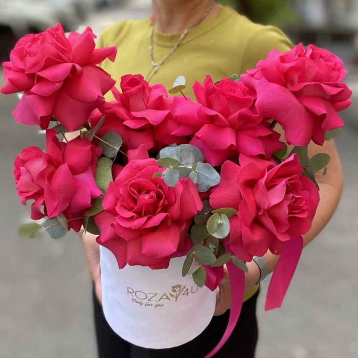 Яркие розы Пинк Флойд в круглой коробке