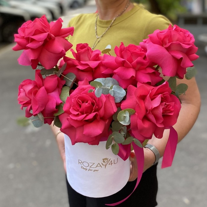 Яркие розы Пинк Флойд в круглой коробке