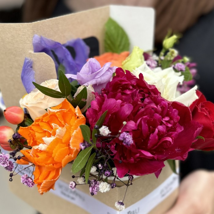 Яркий букет комплимент с голубикой MIX