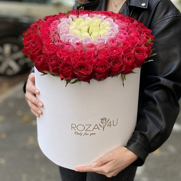 Яркий микс из 101 розы в коробке