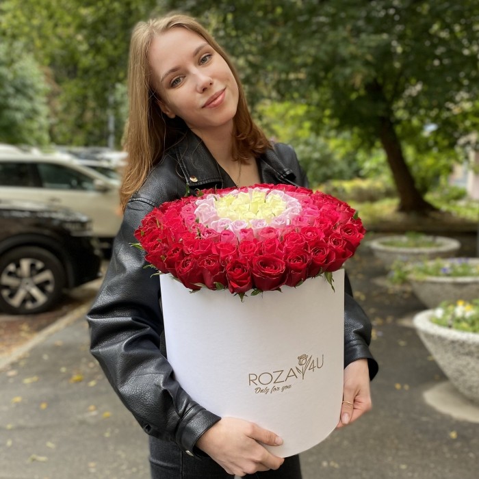 Яркий микс из 101 розы в коробке