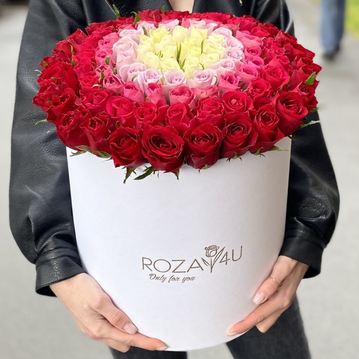 Яркий микс из 101 розы в коробке