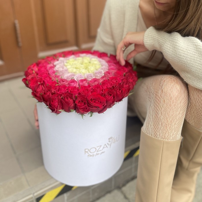 Яркий микс из 101 розы в коробке