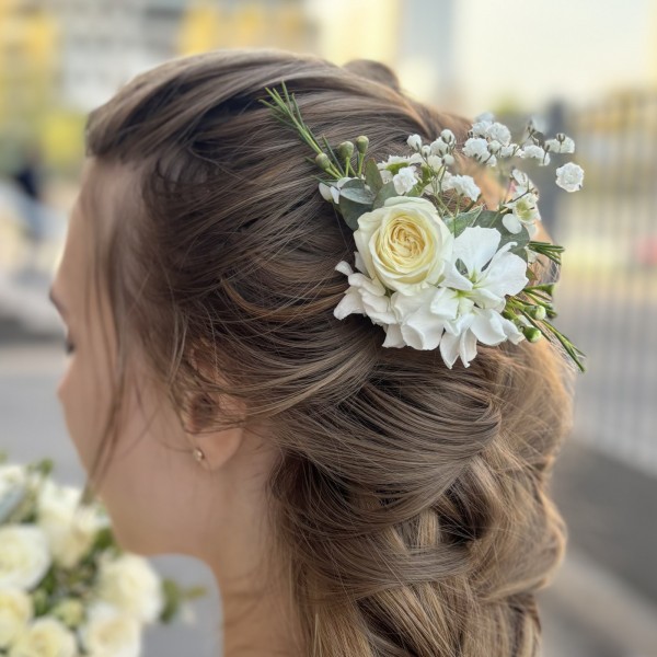 Заколка в волосы с кустовой белой розой Сказочная Ночь