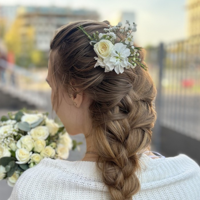 Заколка в волосы с кустовой белой розой Сказочная Ночь