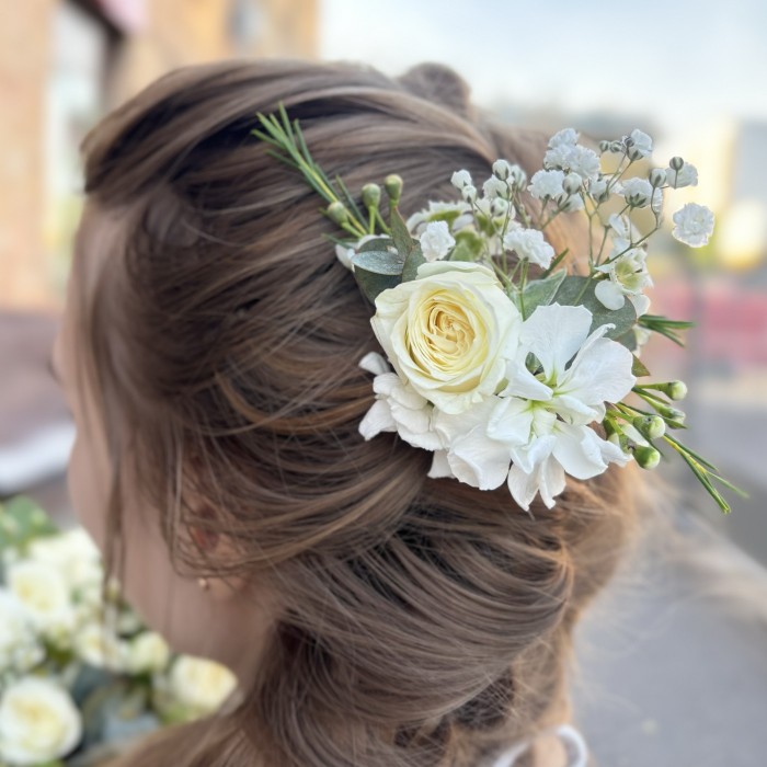 Заколка в волосы с кустовой белой розой Сказочная Ночь