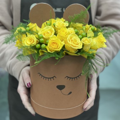 Желтая роза в коробке Медведь