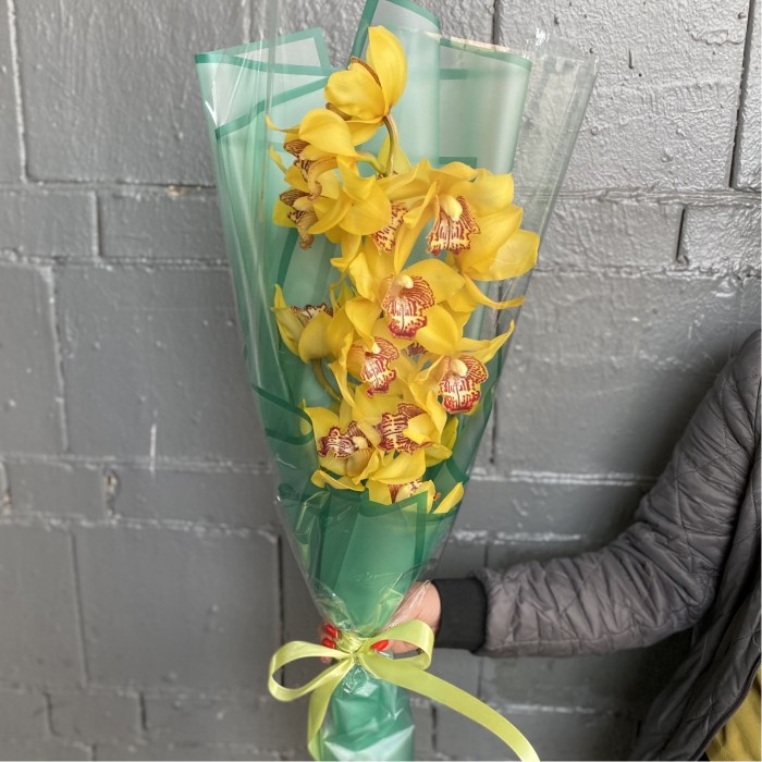 Букет желтых орхидей