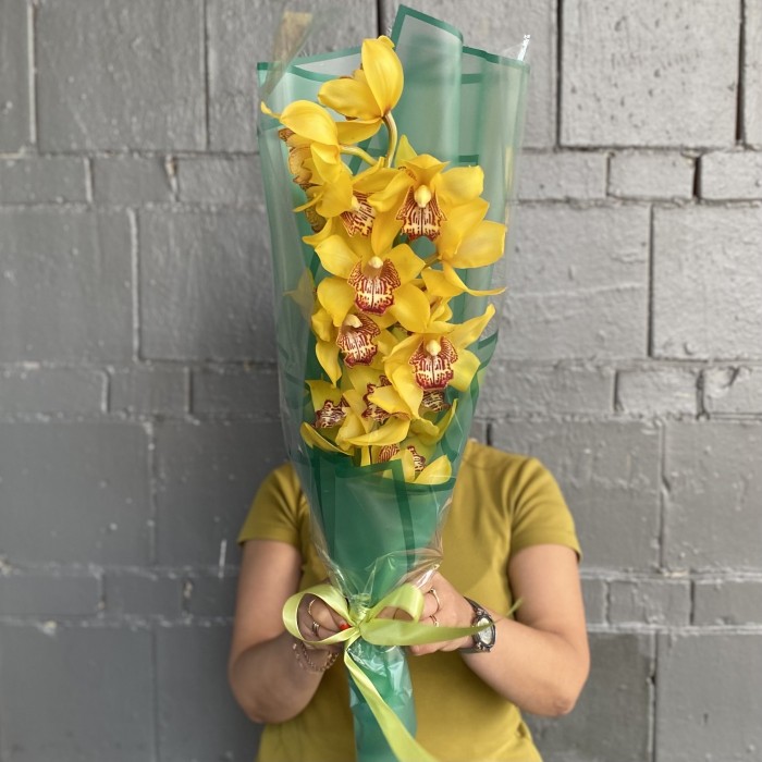 Букет желтых орхидей