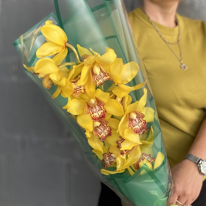 Букет желтых орхидей