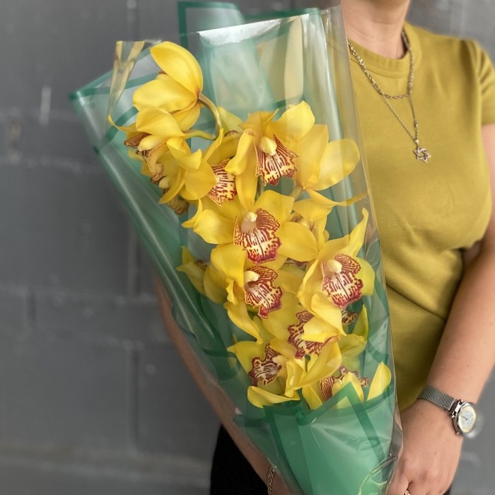 Букет желтых орхидей