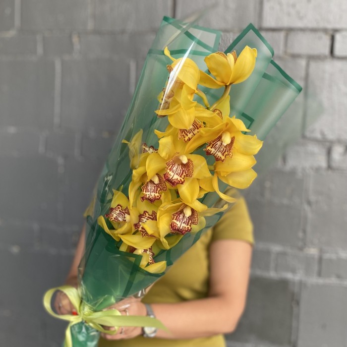 Букет желтых орхидей