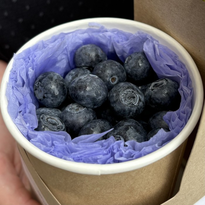 Желтый букет комплимент с голубикой MIX